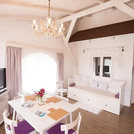 Bacchus - Borbarlang, Badacsony Apartment *