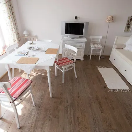 Bacchus - Borbarlang, Badacsony Apartment *