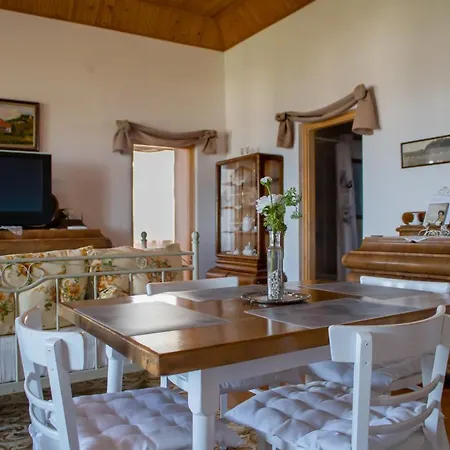 Bacchus - Borbarlang, Badacsony Apartment