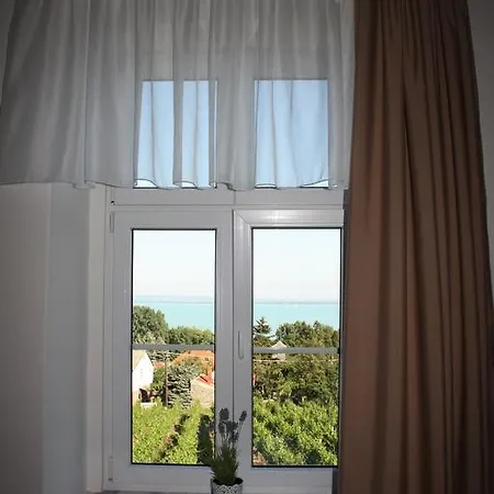 Bacchus - Borbarlang, Badacsony バダチョニトマイ