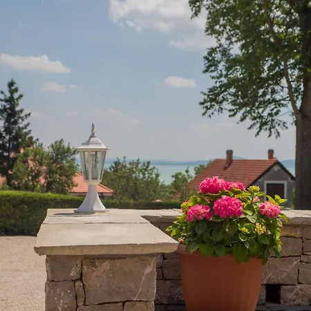 Bacchus - Borbarlang, Badacsony * バダチョニトマイ